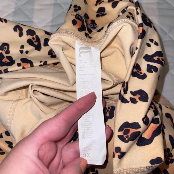 Fabletics Desert Leopard Bra and Leggings SET - Picture 5 of 6